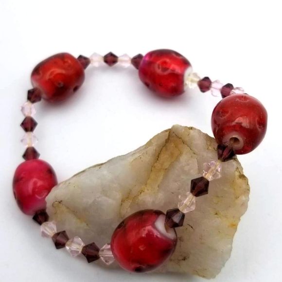 Red glass lamp‎ work artisan beaded bracelet B0430 - Picture 1 of 2